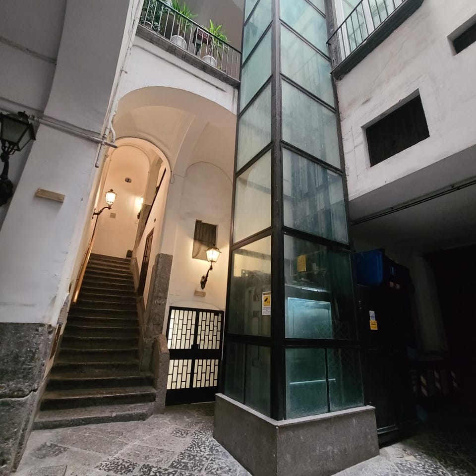 Facade/entrance, elevator, acessibility