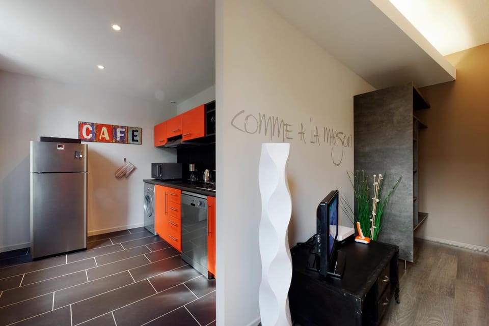TV and multimedia, Kitchen or kitchenette, Living room