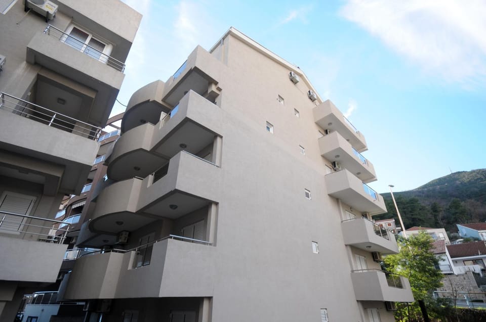 Property building, Facade/entrance