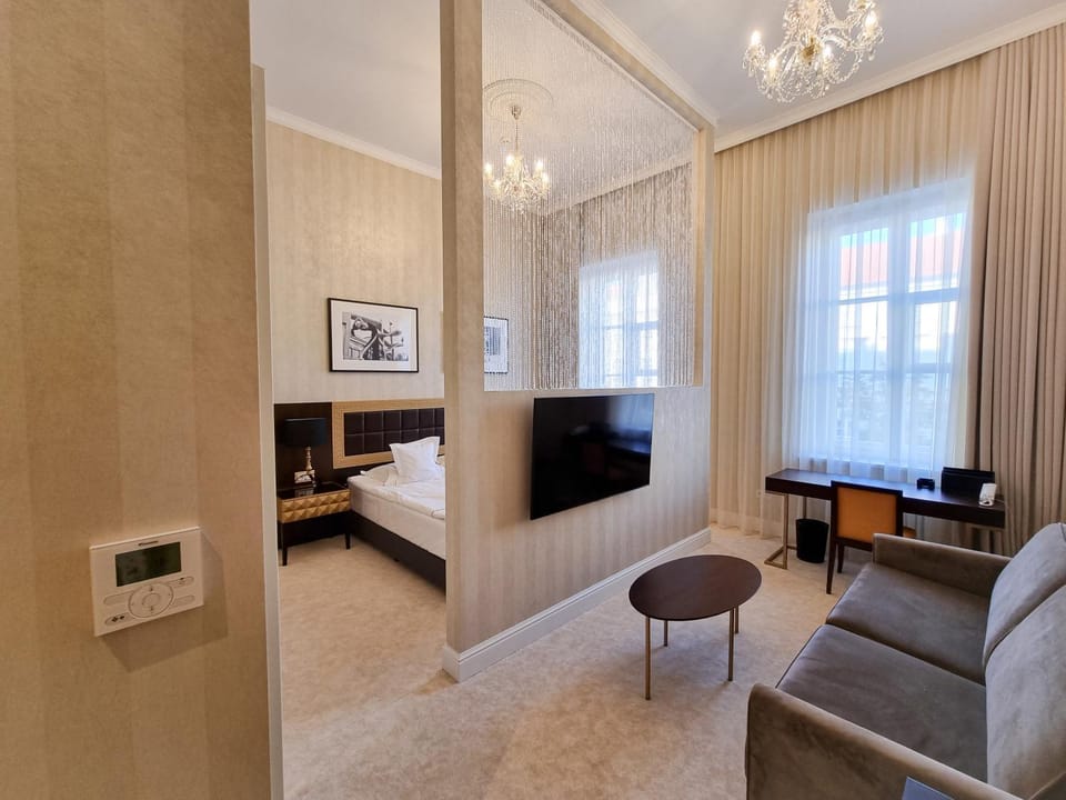 Communal lounge/ TV room, Living room, Photo of the whole room, Seating area, Bedroom