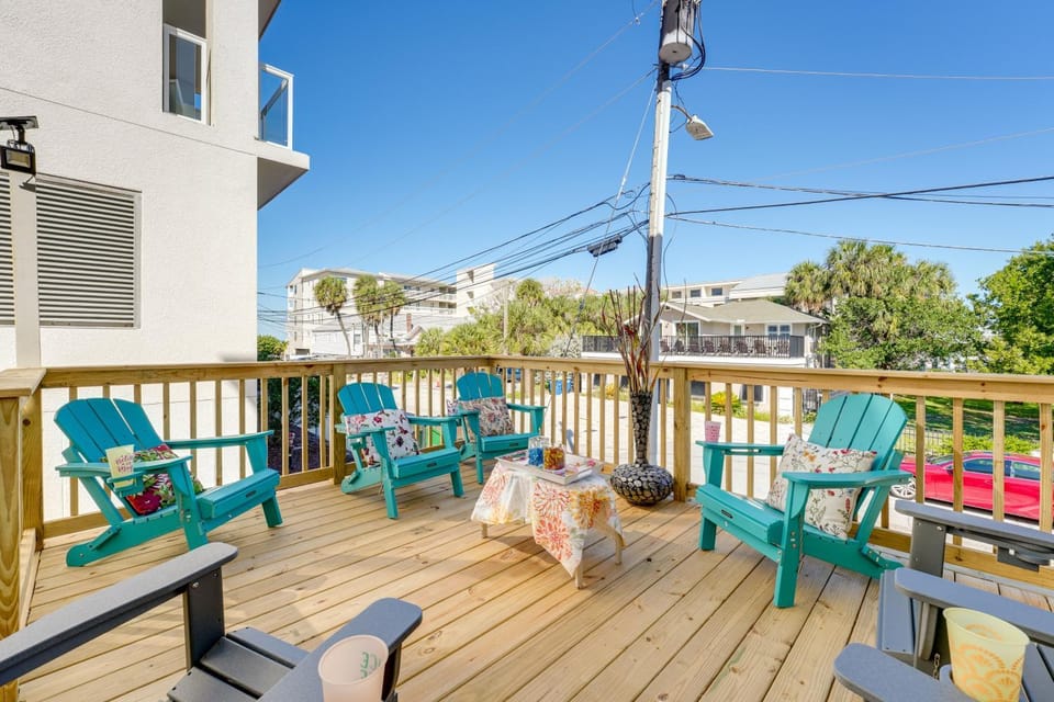 Colorful Townhome, Steps to Clearwater Beach! House in Clearwater Beach