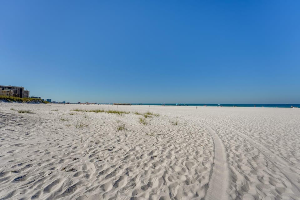 Colorful Townhome, Steps to Clearwater Beach! House in Clearwater Beach