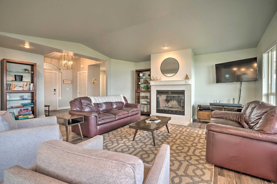 Manson Villa with Hot Tub about 1 Mi to Wineries! House in Manson