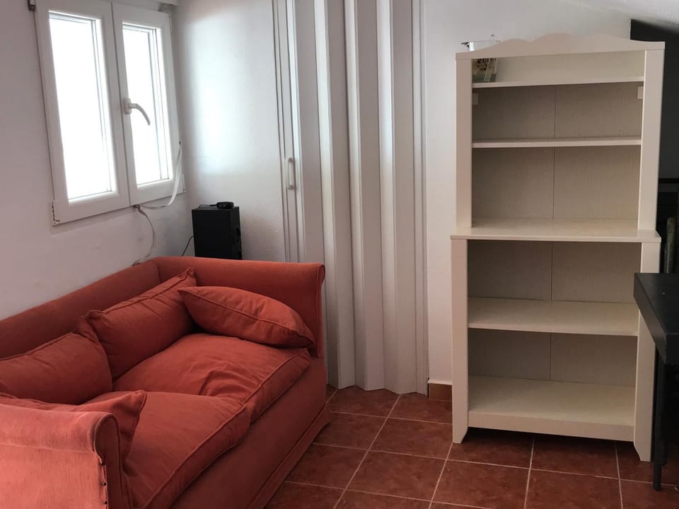 Seating area, Bedroom, Area and facilities, storage