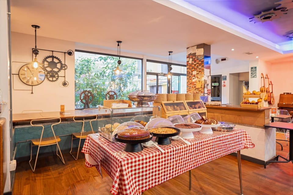 Breakfast, Continental breakfast, Buffet breakfast, Italian breakfast