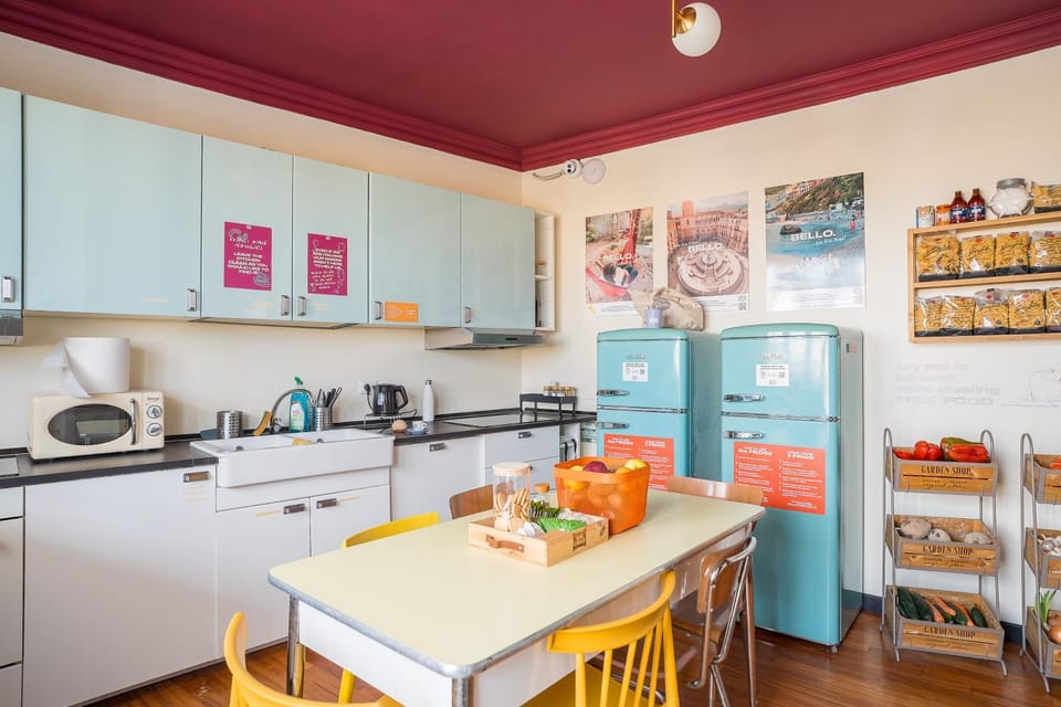 Kitchen or kitchenette, Food and drinks, Dining area, Communal kitchen, kitchen