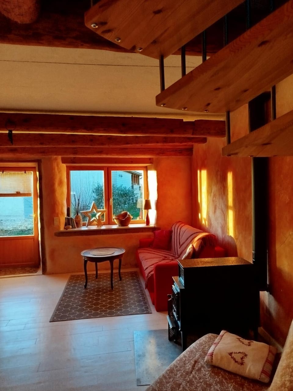 Eco-gîte panoramique, plan d'eau à proximité, atelier couture bohème possible House in Auvergne-Rhône-Alpes