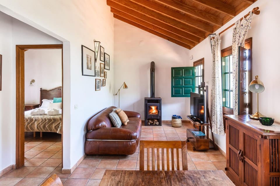 Bed, Living room, Photo of the whole room, Bedroom