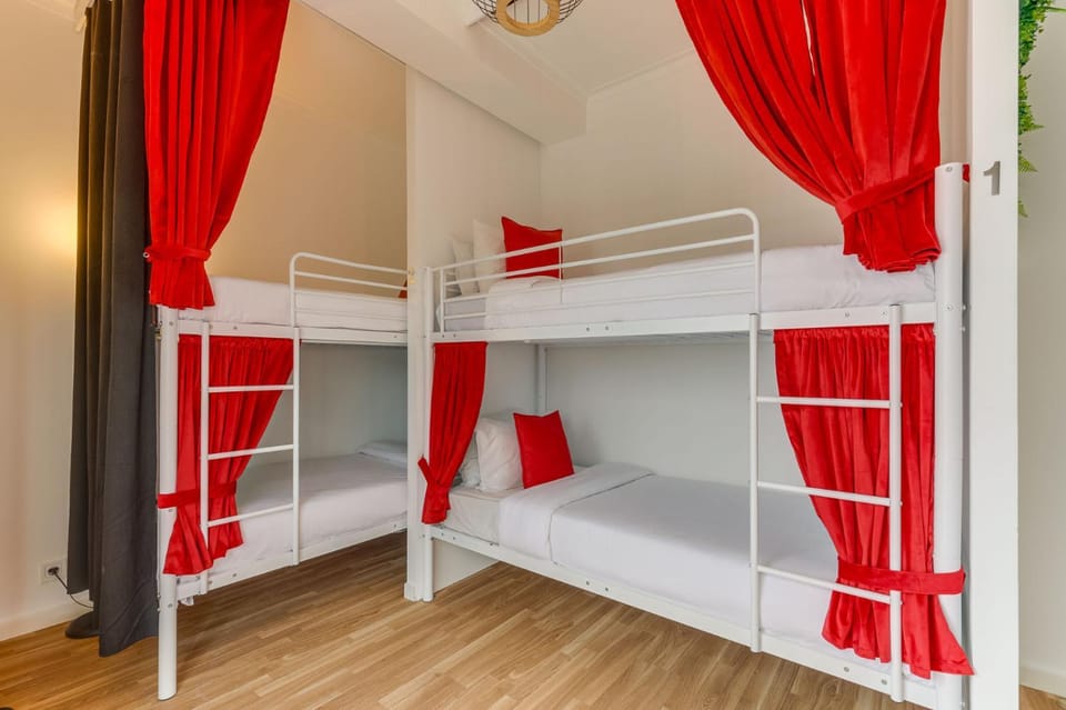 Avenue View Rooms Hostel in Porto