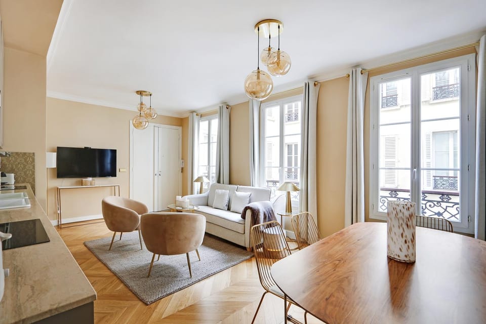 Communal lounge/ TV room, TV and multimedia, Living room, Seating area, Dining area