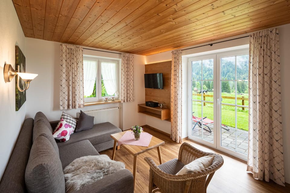 Alpenrösle Ferienwohnungen - Berge - Ruhe - Traumaussicht, 2- und 3-Raum-Wohnungen, Panoramasauna Apartment in Oberstdorf