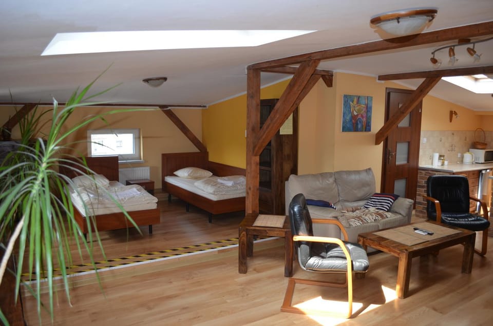 Bed, Kitchen or kitchenette, Living room, Seating area