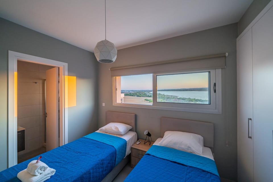 Majestic Sunset Salt Lake Views 300m from beach Apartment in Larnaca