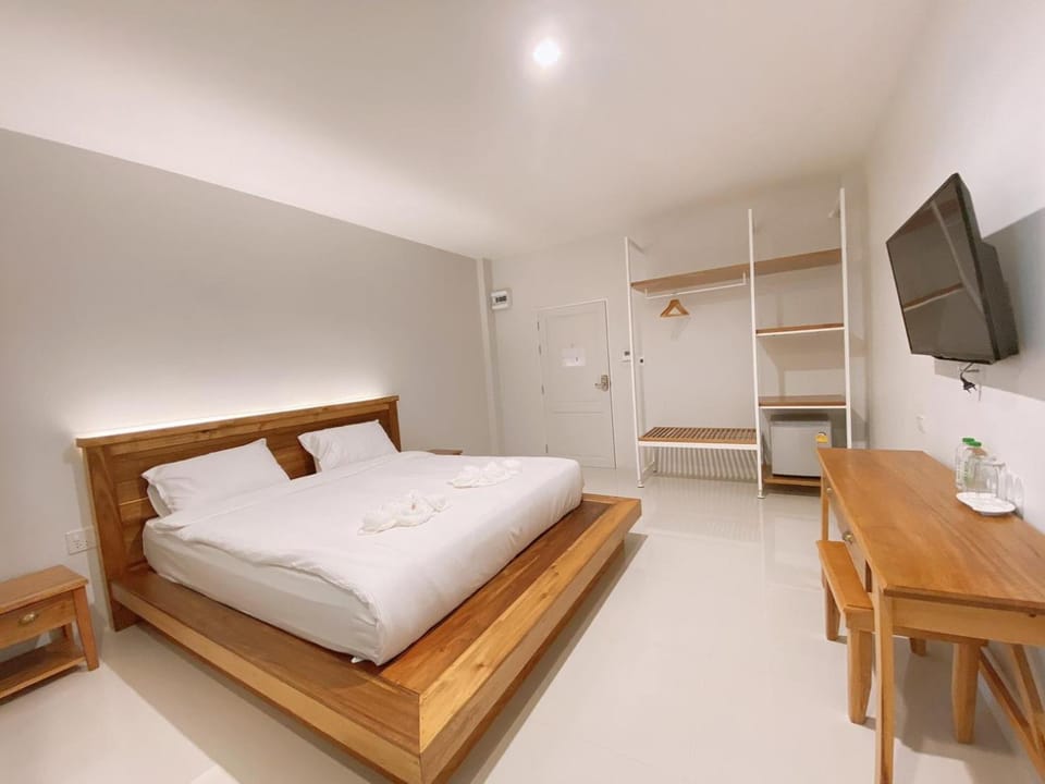 Photo of the whole room, Bedroom