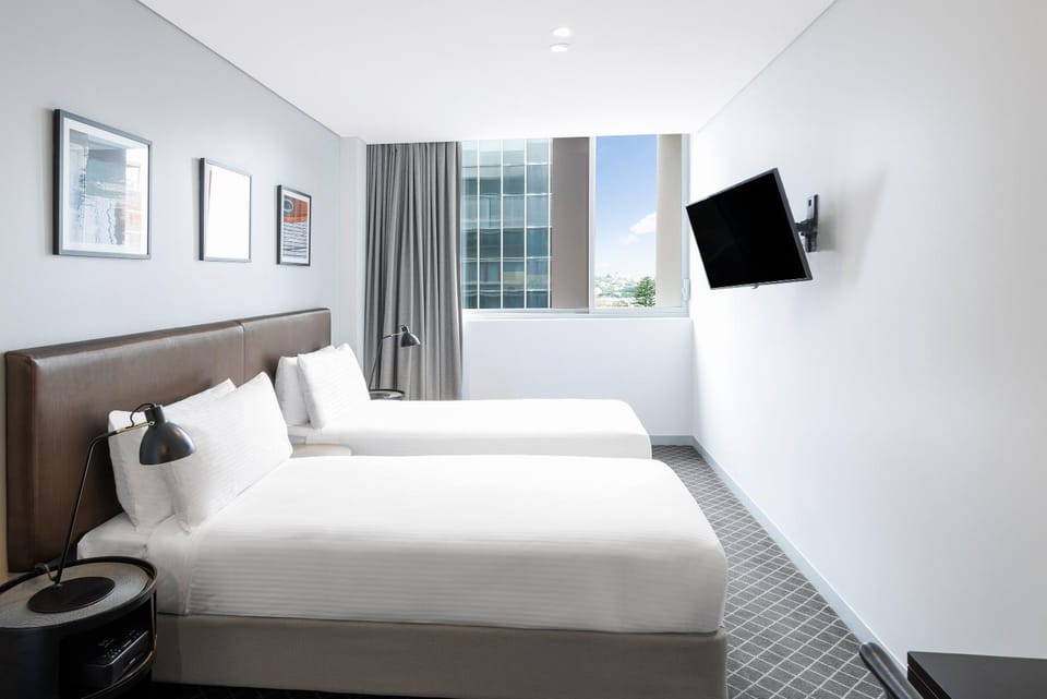 Bed, TV and multimedia, Bedroom