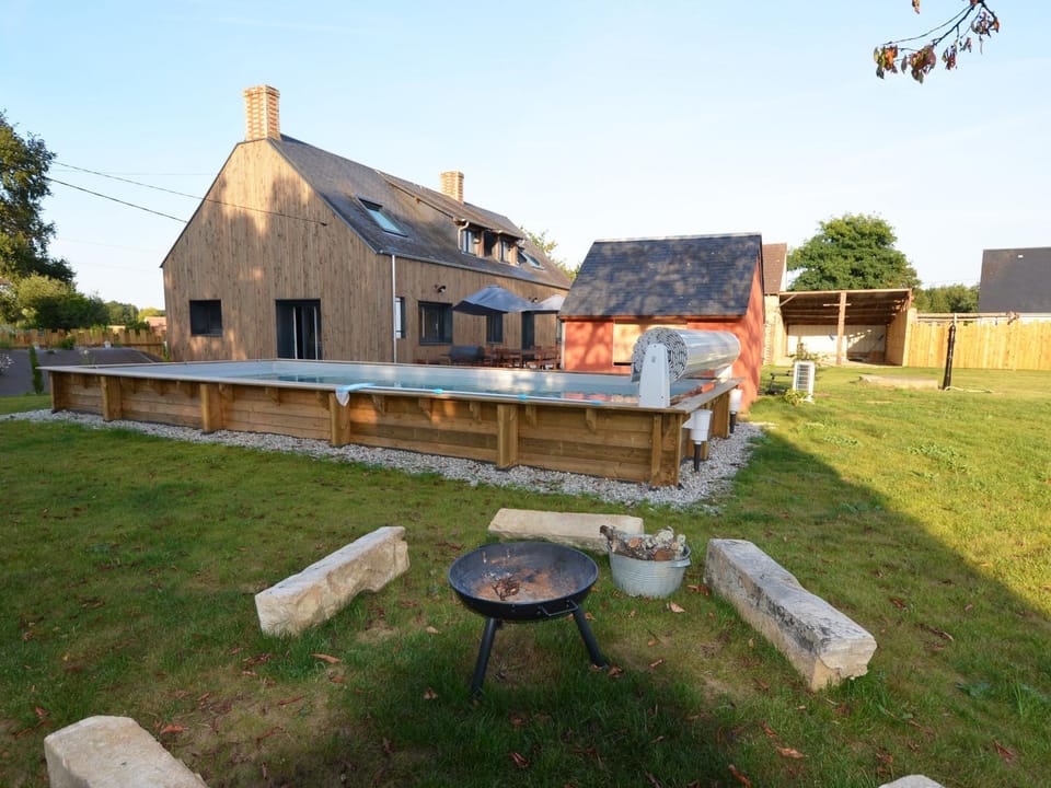 Maison familiale avec piscine chauffée, salle de jeux et grand jardin - 5 chambres, 15 couchages - FR-1-410-340 House in Pays de la Loire