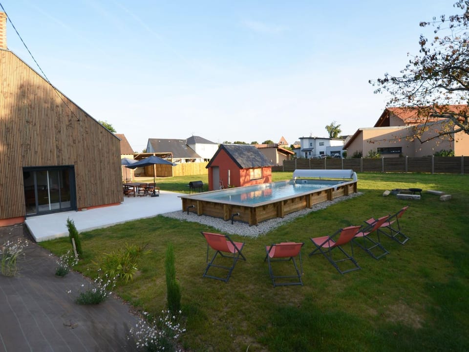 Maison familiale avec piscine chauffée, salle de jeux et grand jardin - 5 chambres, 15 couchages - FR-1-410-340 House in Pays de la Loire