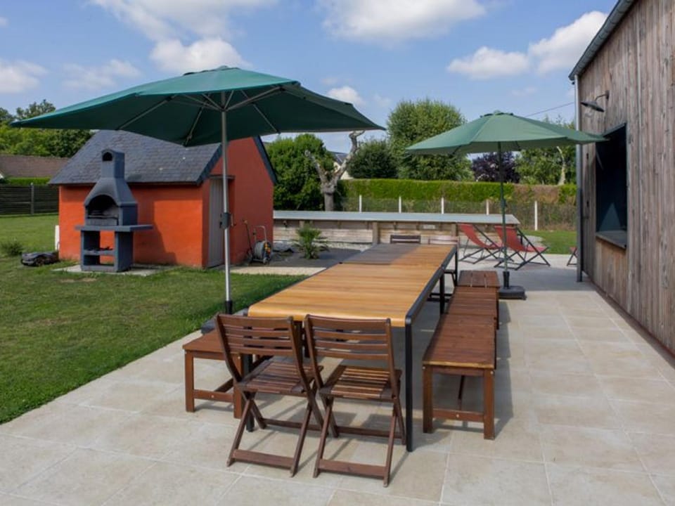 Maison familiale avec piscine chauffée, salle de jeux et grand jardin - 5 chambres, 15 couchages - FR-1-410-340 House in Pays de la Loire