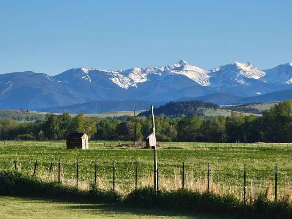 Nearby landmark, Spring, Natural landscape, Mountain view