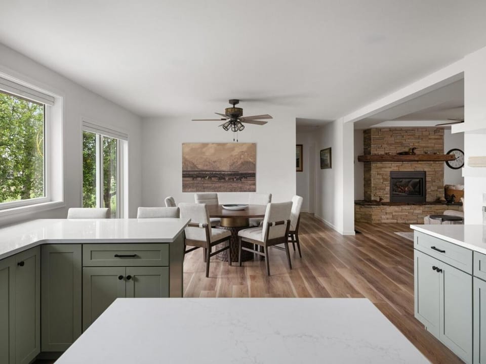 Kitchen or kitchenette, Living room, Dining area, fireplace