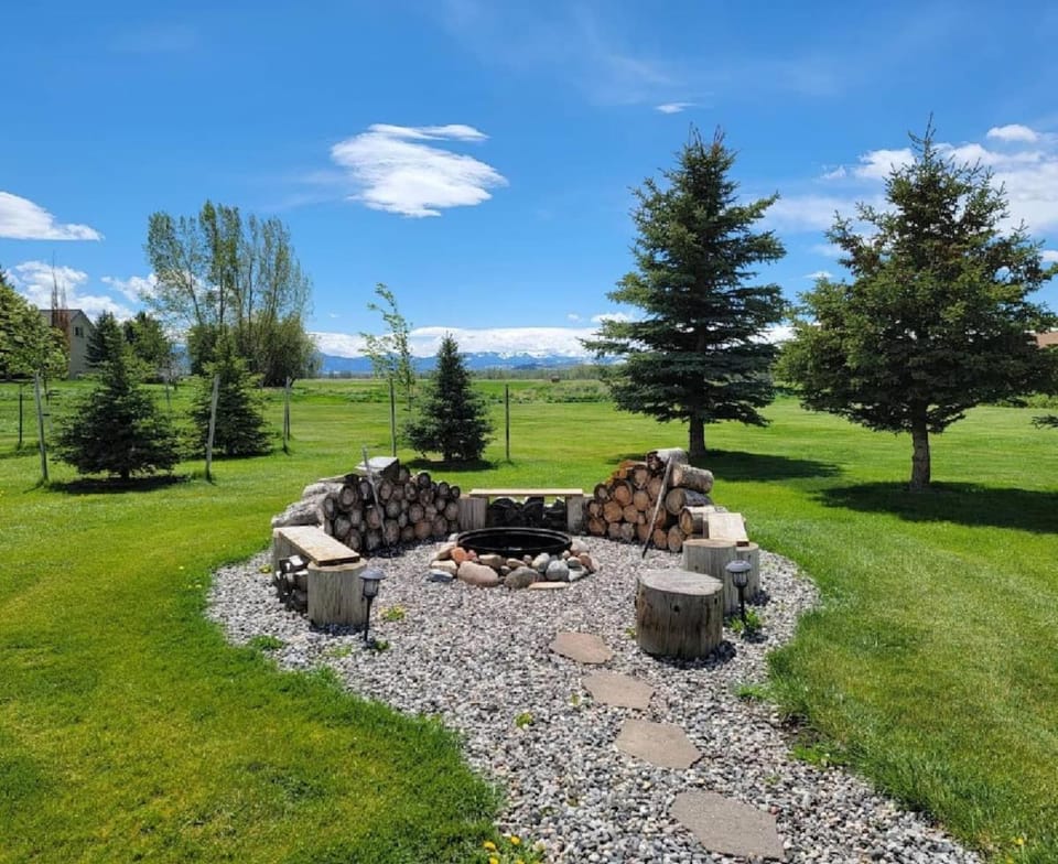 Natural landscape, Garden view, Mountain view, fireplace