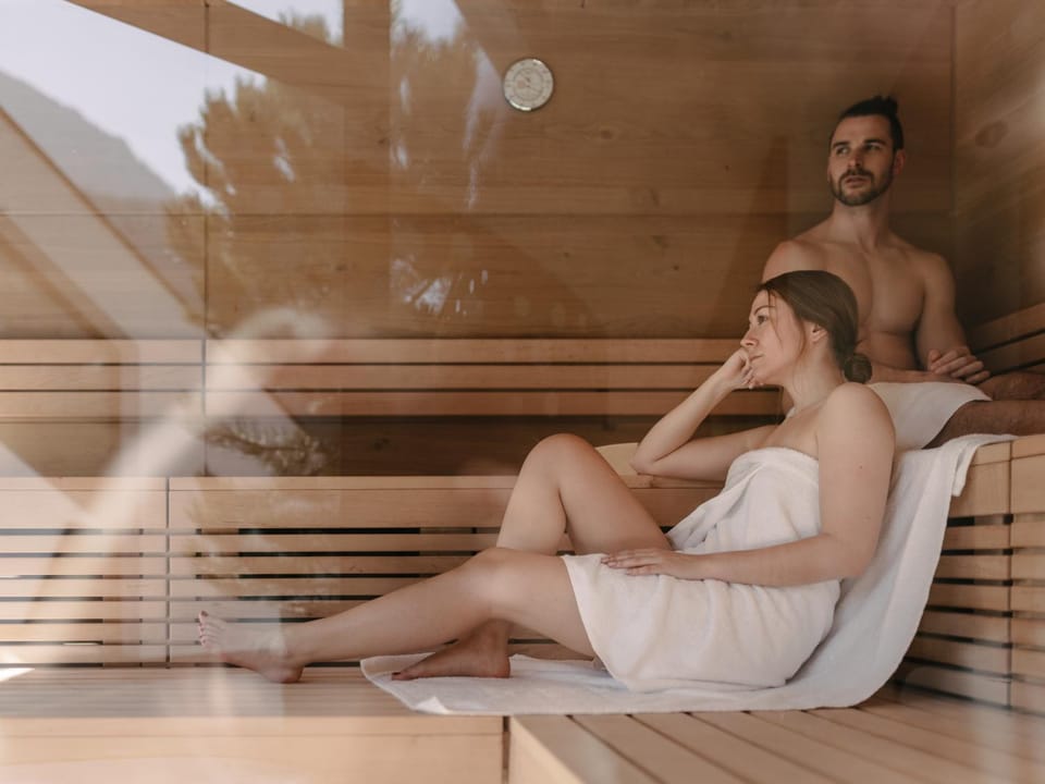 Sauna, Guests