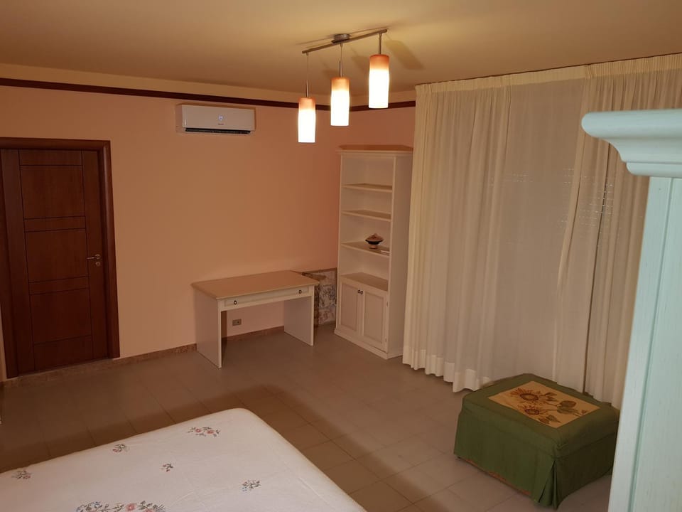 Living room, Photo of the whole room