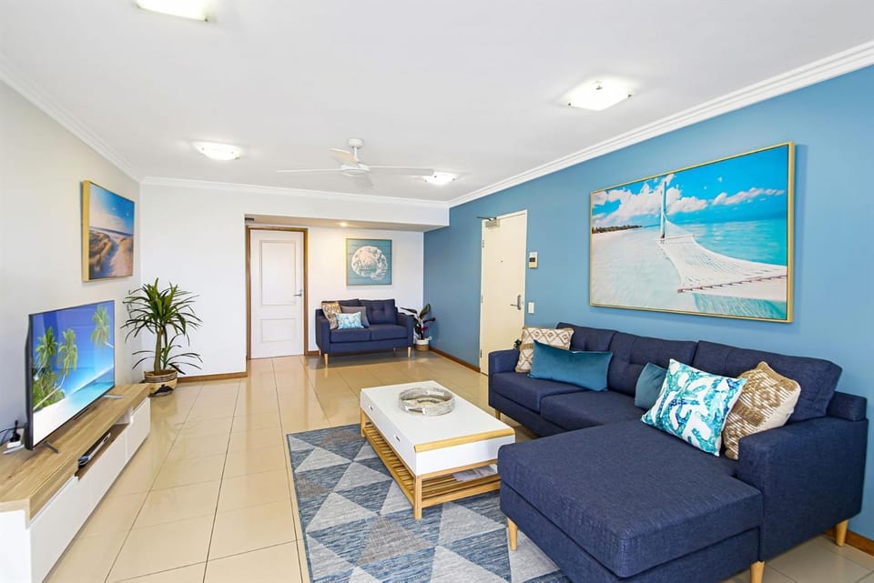 Central Coolum Penthouse with Rooftop Terrace Apartment in Coolum Beach