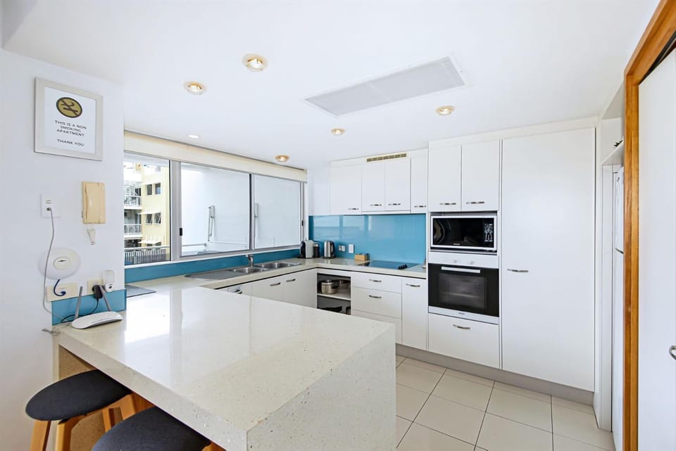 Central Coolum Penthouse with Rooftop Terrace Apartment in Coolum Beach