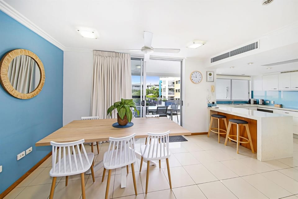 Central Coolum Penthouse with Rooftop Terrace Apartment in Coolum Beach