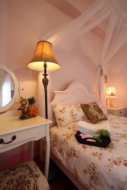 Bedroom, bunk bed