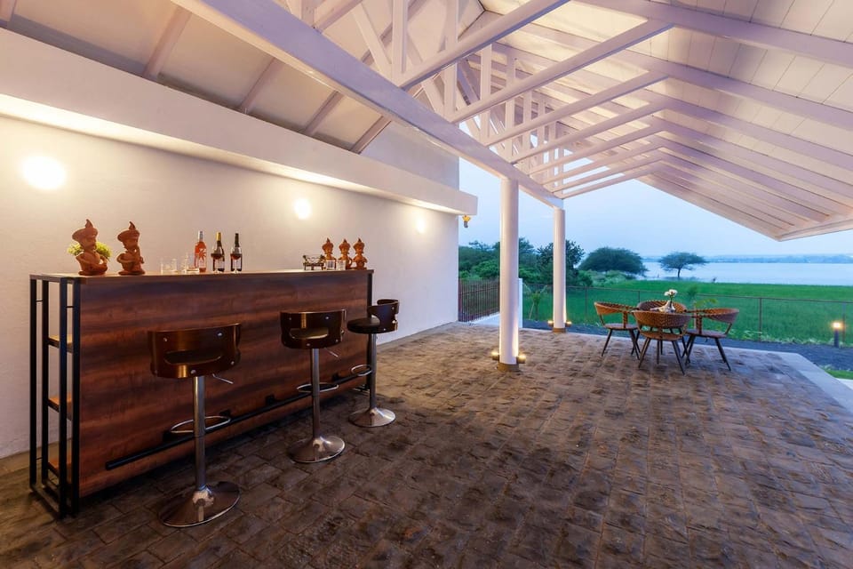 Lounge or bar, Lounge or bar