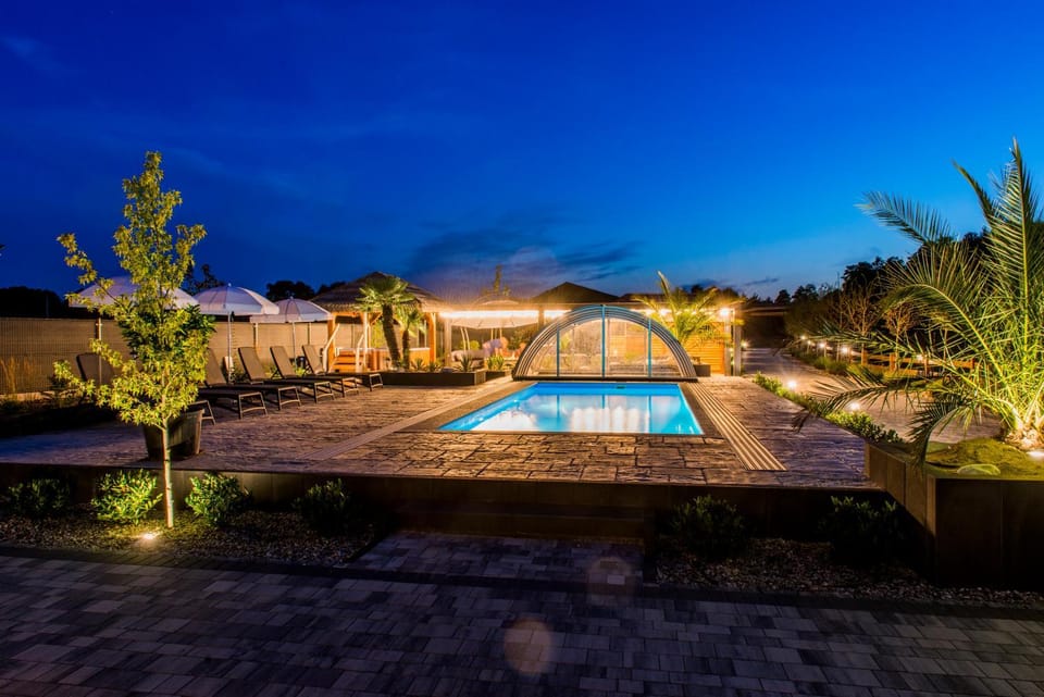 Garden, Evening entertainment, Pool view, Swimming pool, sunbed