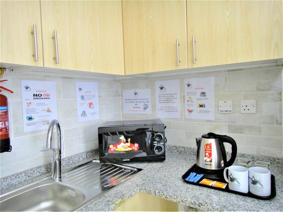 Coffee/tea facilities, Kitchen or kitchenette, Communal kitchen