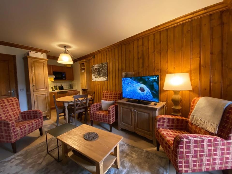 Kitchen or kitchenette, Seating area