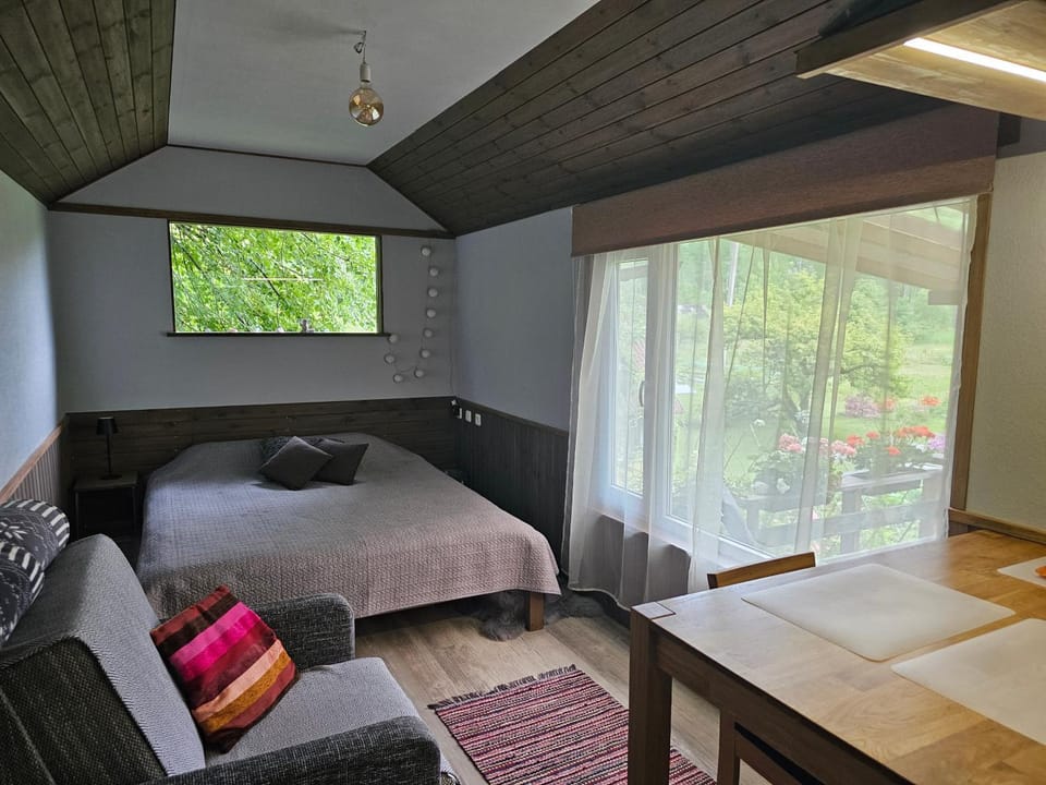 Atpūta namiņā pie jūras Skujiņas House in Latvia