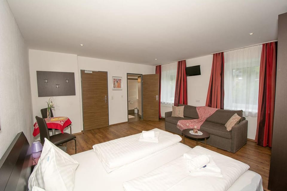Bed, Photo of the whole room, Decorative detail, Bedroom