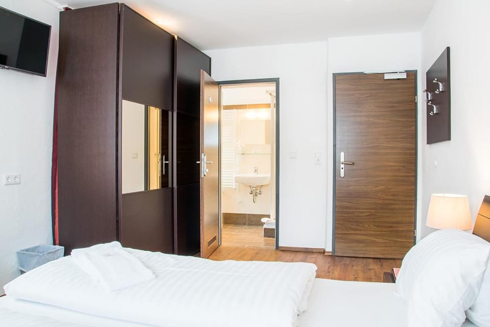 Bed, Bathroom, Bedroom