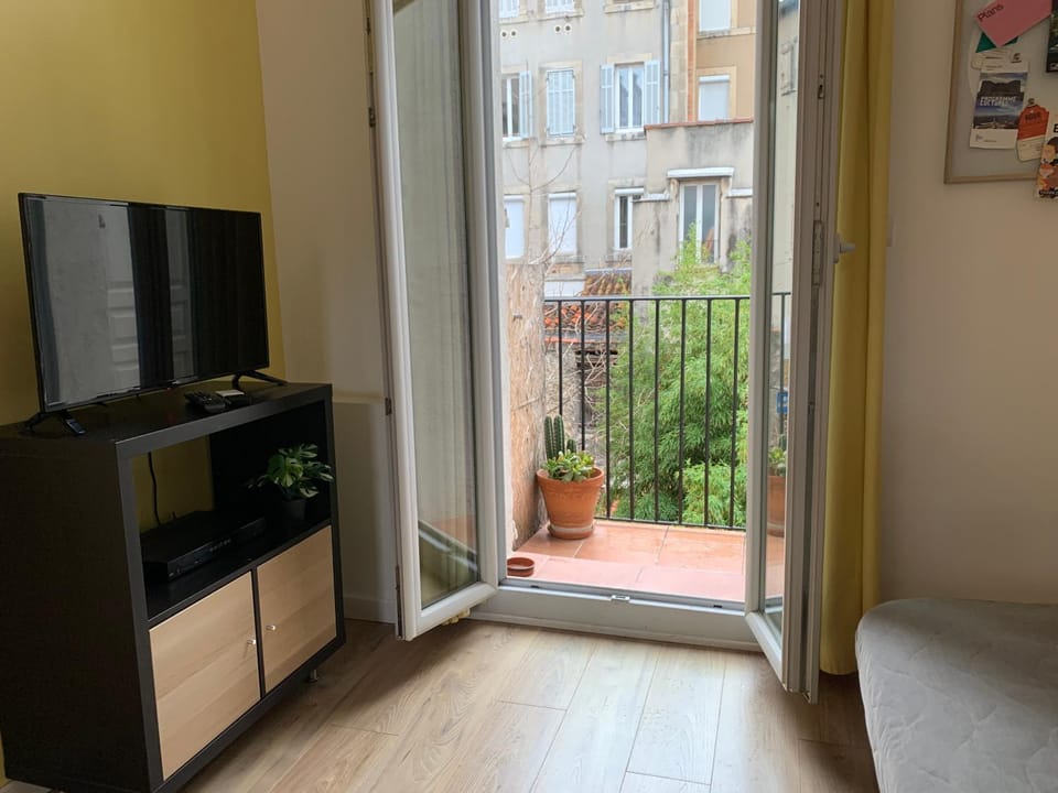 LOFT climatisé 50m2 cœur du Cours Julien Apartment in Marseille