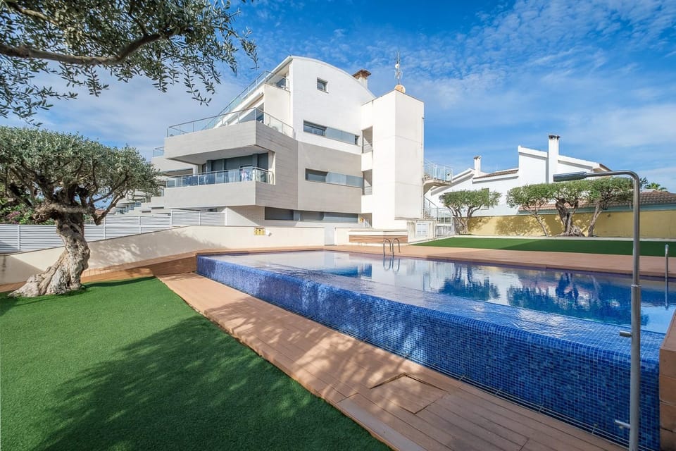 Property building, Swimming pool