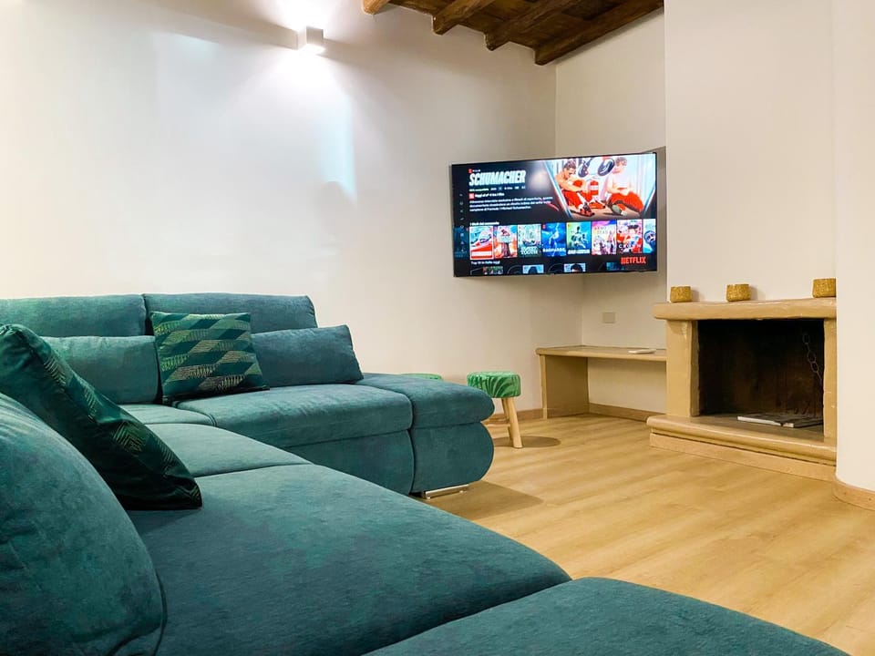 Communal lounge/ TV room