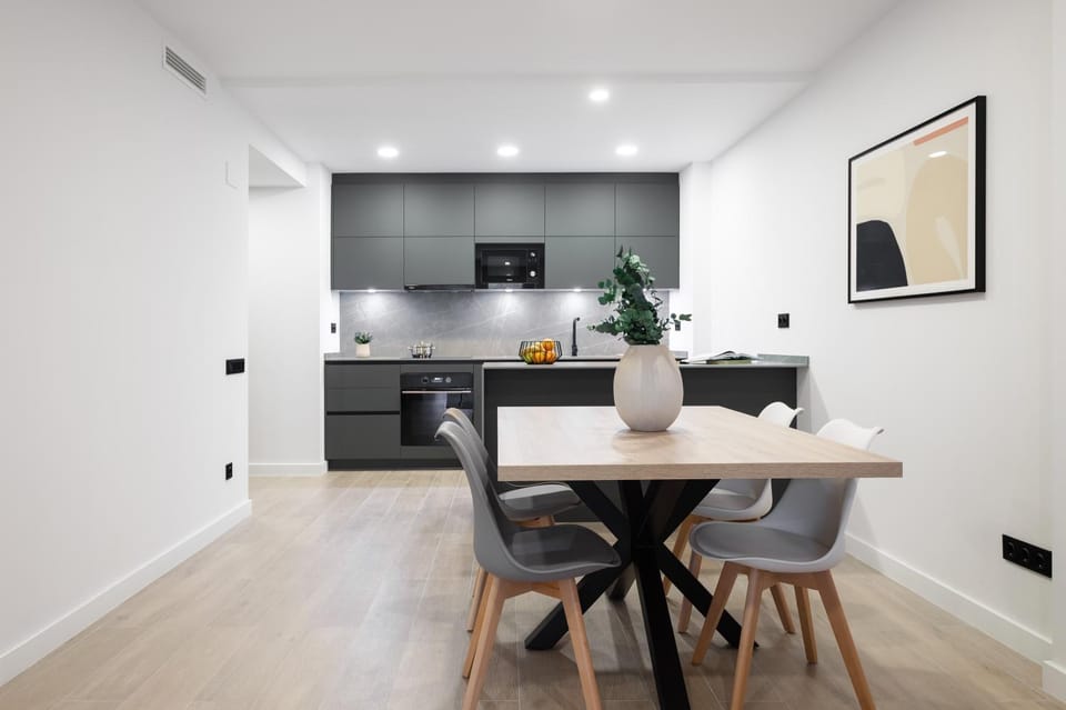 Kitchen or kitchenette, Dining area, minibar, pet friendly, stove