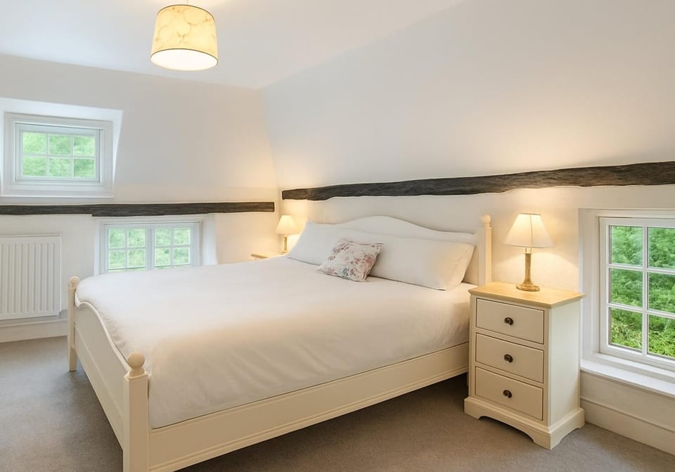 Bed, Bedroom, Pool view