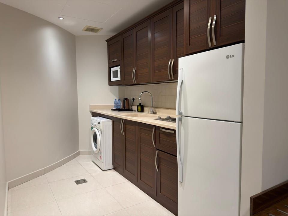 Kitchen or kitchenette, stove, washing machine