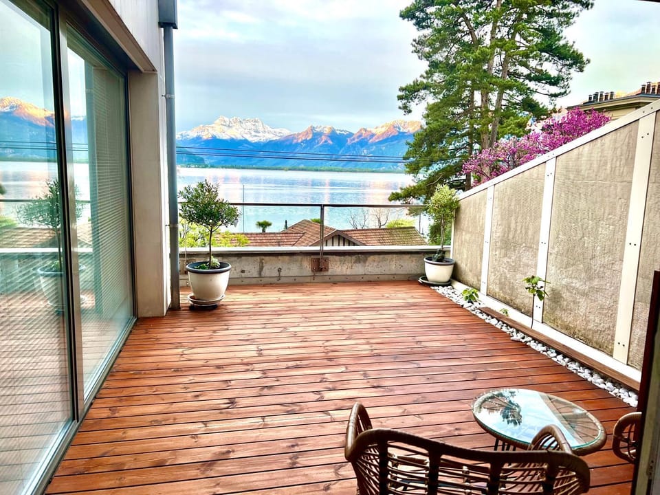 Patio, View (from property/room), Balcony/Terrace, City view, Lake view, Mountain view