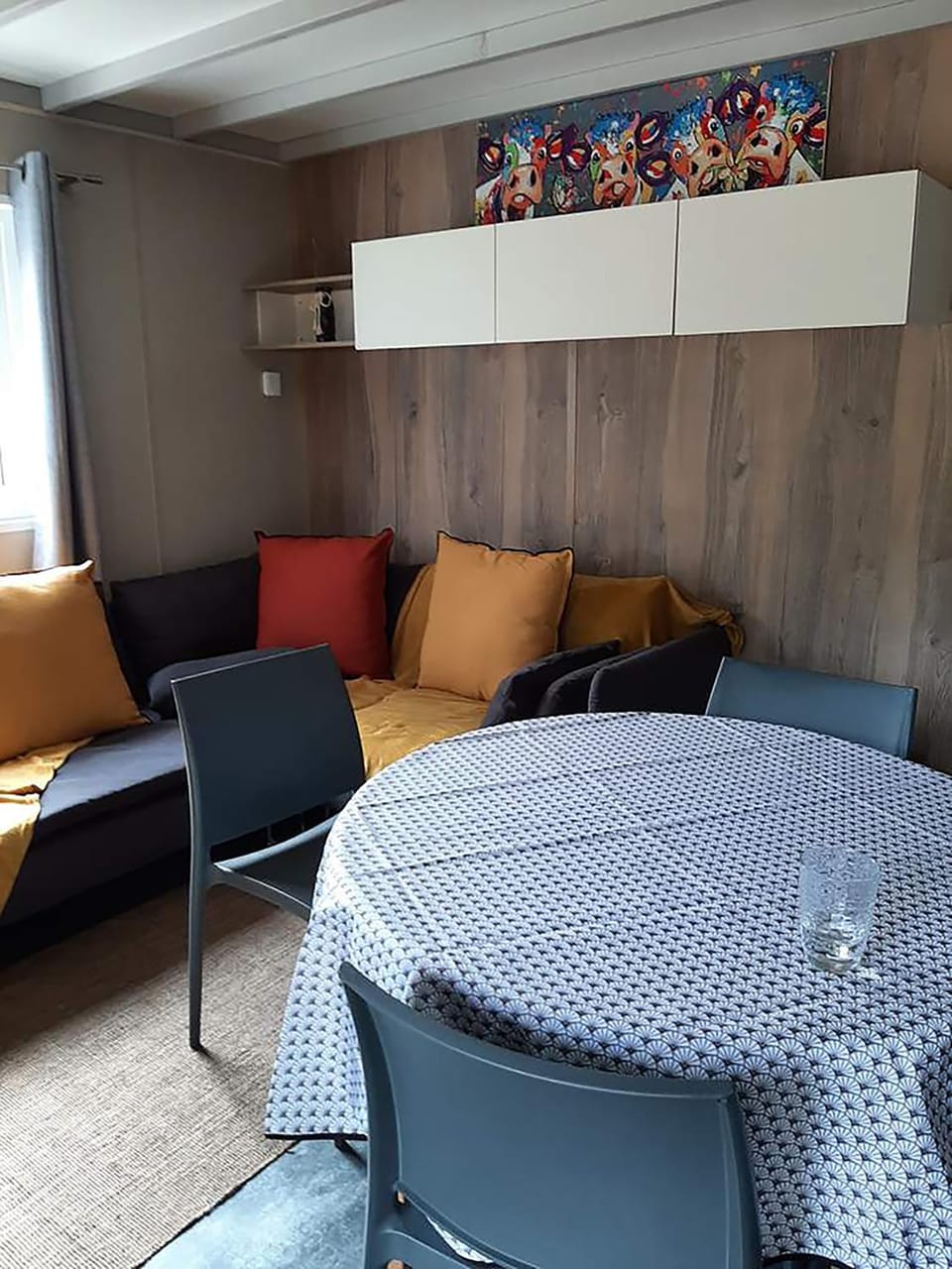 Living room, Dining area