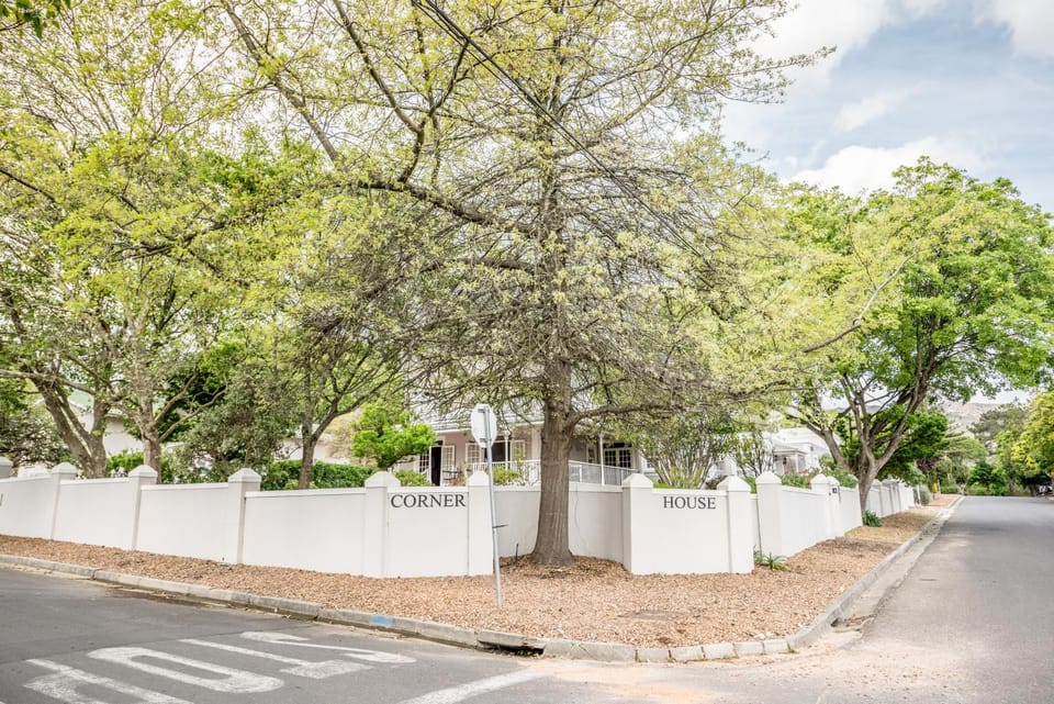 Facade/entrance, Spring, Day, Neighbourhood, Natural landscape, Summer, Street view, Seasons, Location