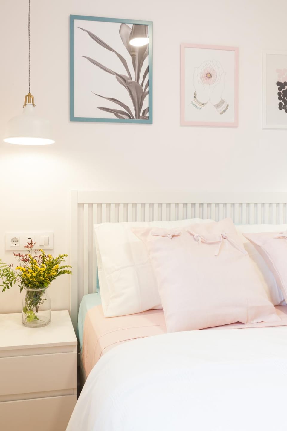 Bed, Decorative detail, Bedroom