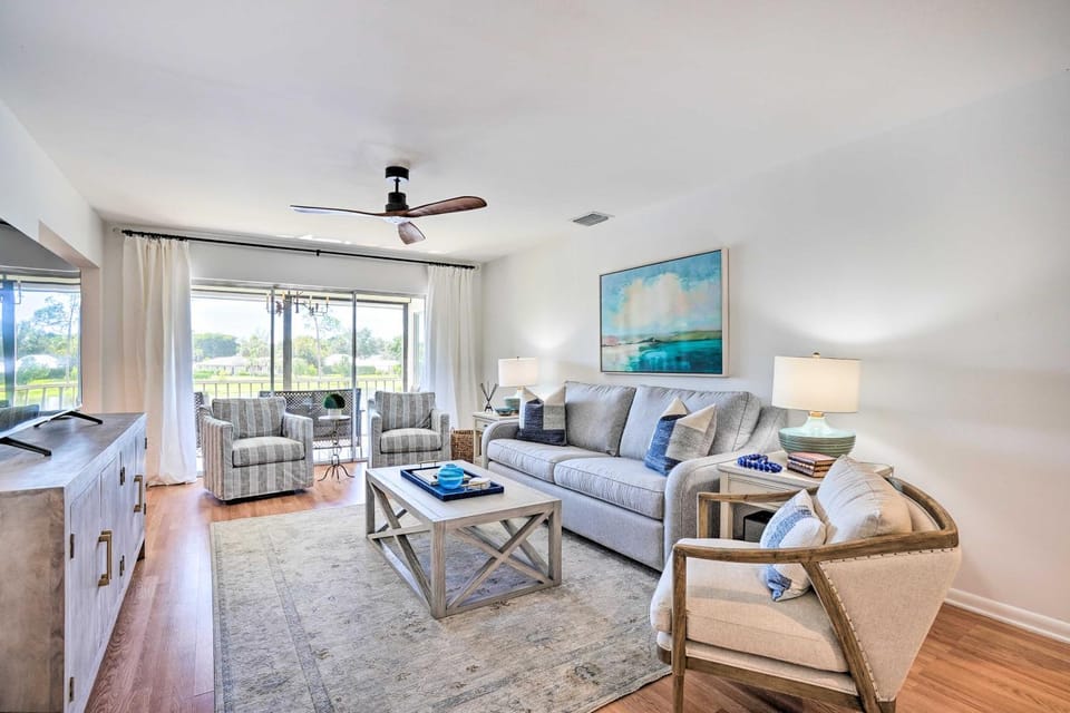 Relaxing Condo w/ Screened-In Lanai, 4 Mi to Beach House in Naples
