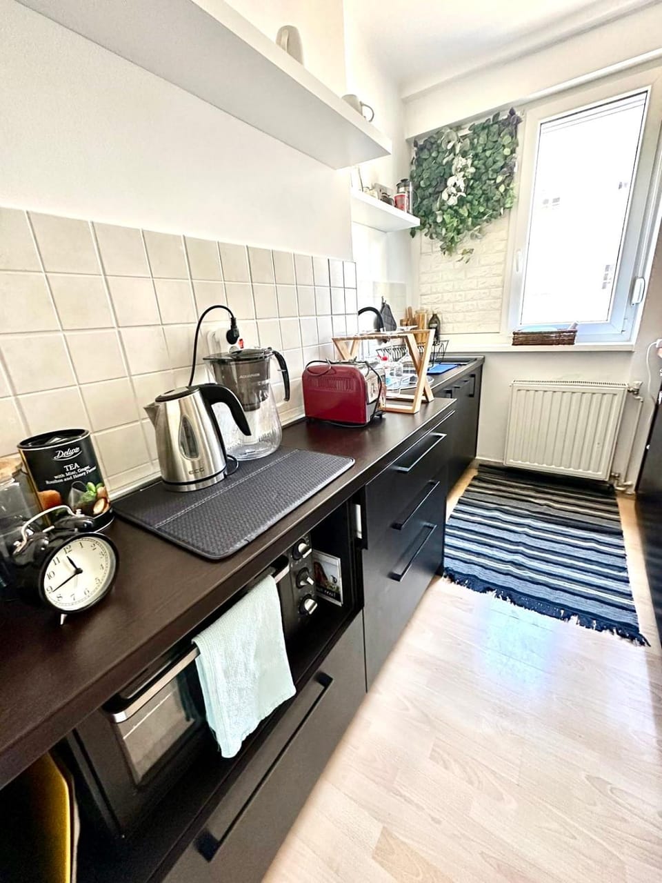 Coffee/tea facilities, Kitchen or kitchenette, stove, toaster